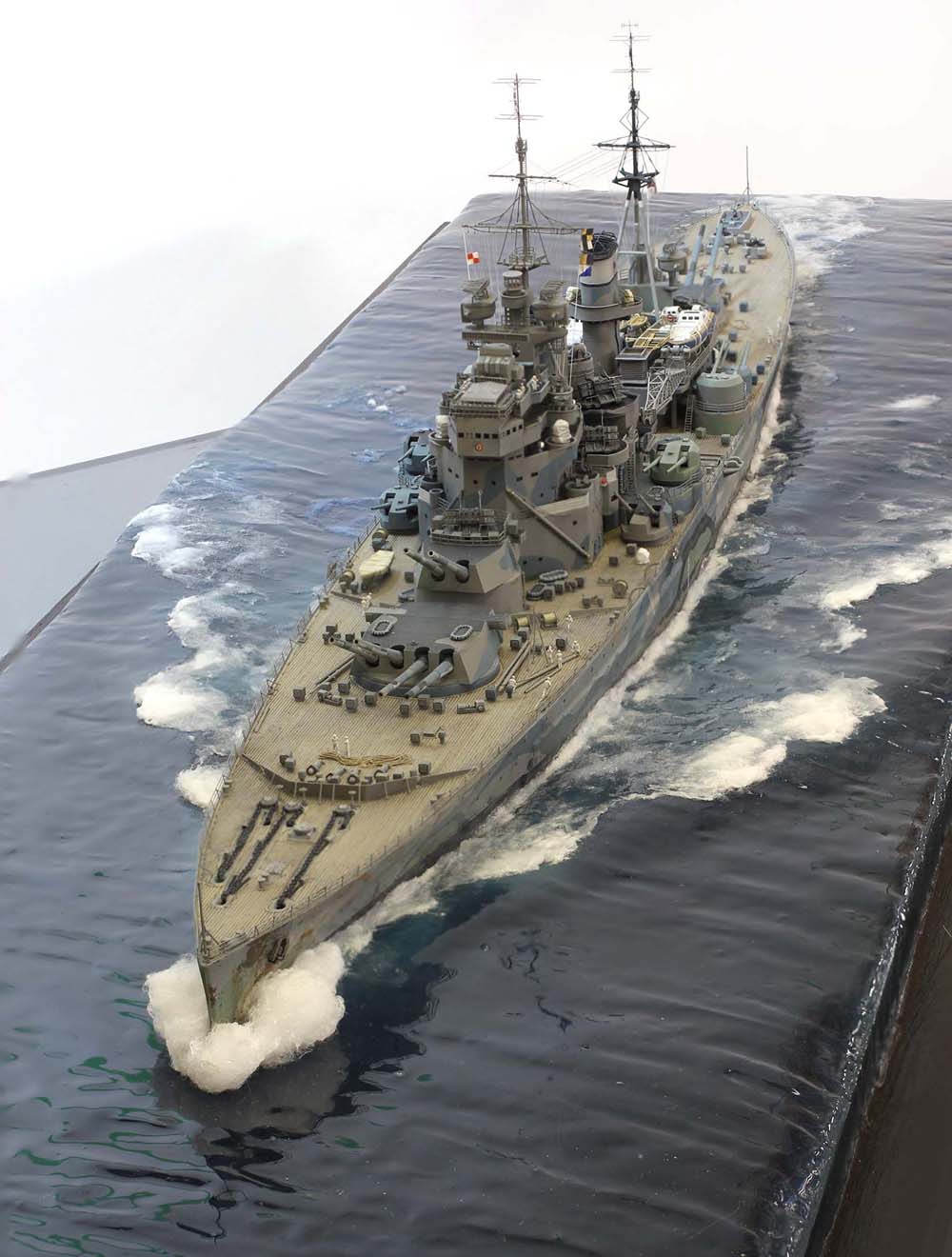 http://www.modelshipgallery.com/gallery/bb/hms/POW-350-cf/images/POW04.jpg