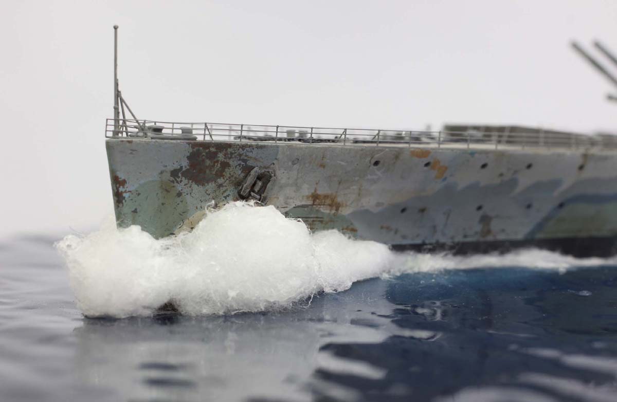 http://www.modelshipgallery.com/gallery/bb/hms/POW-350-cf/images/POW09.jpg