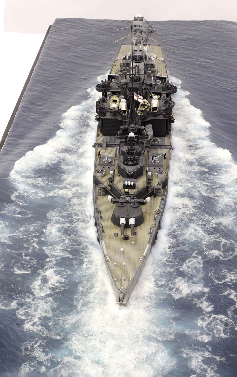 http://www.modelshipgallery.com/gallery/bb/hms/Repulse-350-cf/images/REPULSE03.jpg