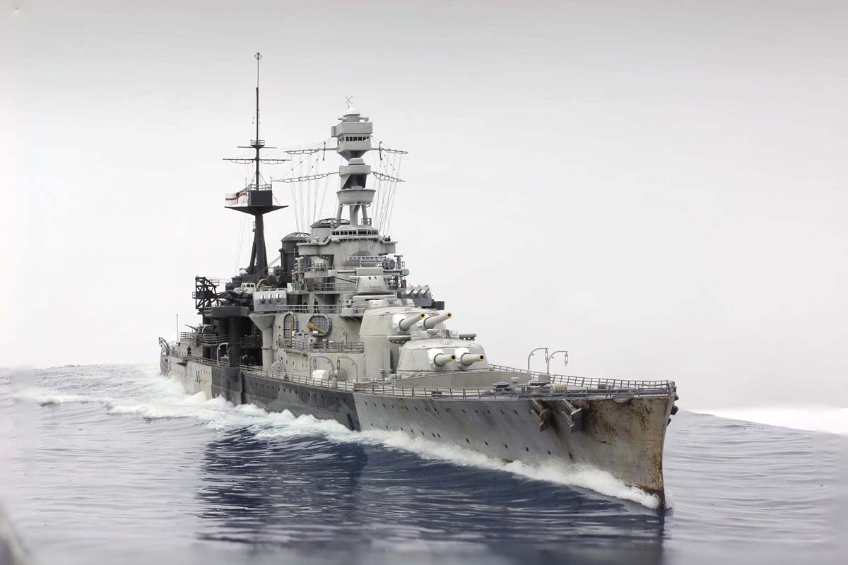 http://www.modelshipgallery.com/gallery/bb/hms/Repulse-350-cf/images/REPULSE07.jpg
