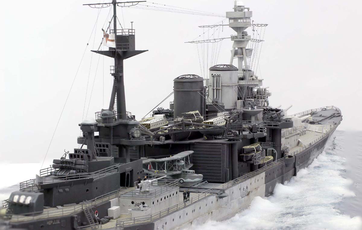 http://www.modelshipgallery.com/gallery/bb/hms/Repulse-350-cf/images/REPULSE09.jpg