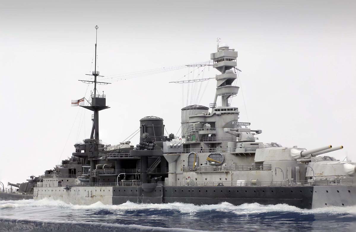 http://www.modelshipgallery.com/gallery/bb/hms/Repulse-350-cf/images/REPULSE14.jpg