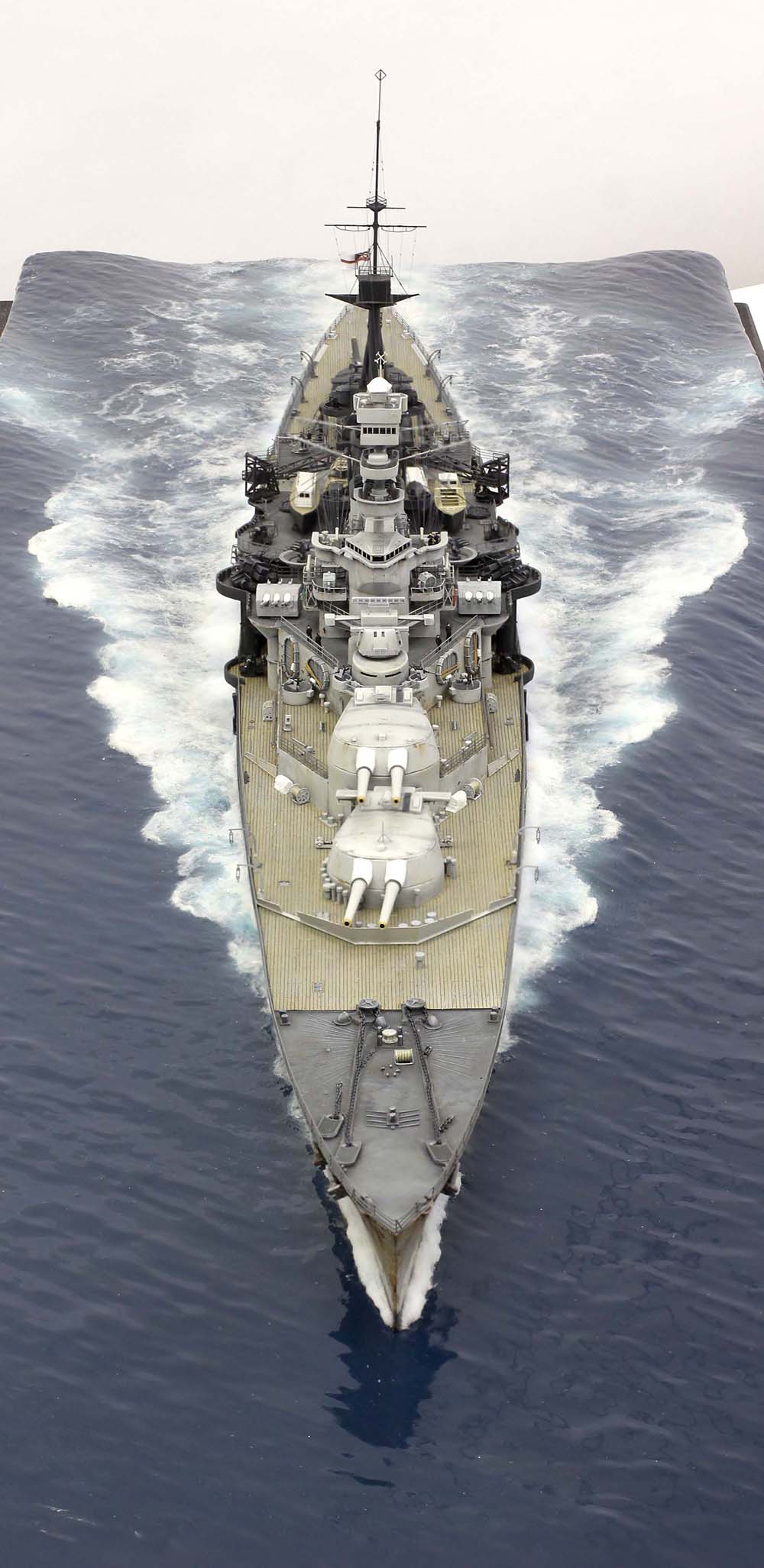 http://www.modelshipgallery.com/gallery/bb/hms/Repulse-350-cf/images/repulse02.jpg