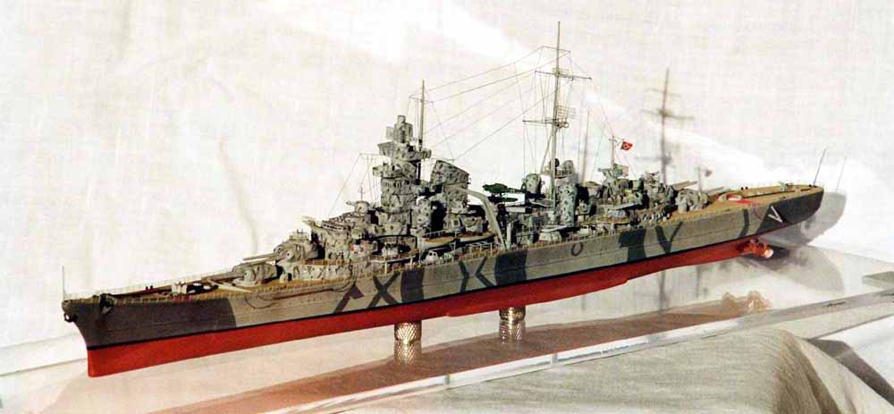 Original Verp vermutlch von 1976 Prinz Eugen AIRFIX  K.M Modellbausatz 1/600