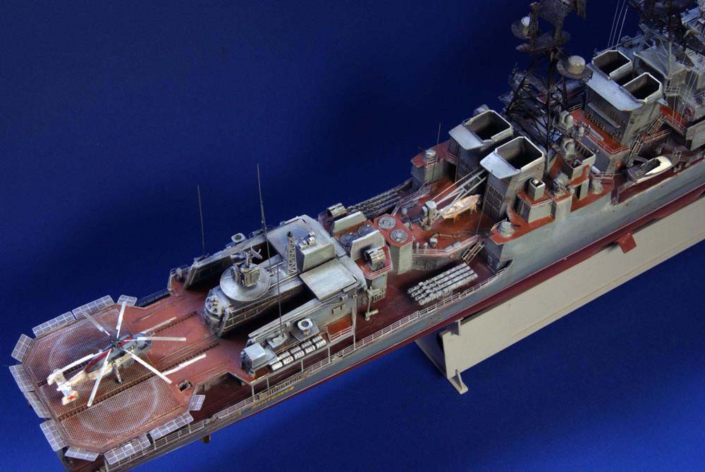 http://www.modelshipgallery.com/gallery/dd/ru/Panteleyev-350-lks/images/LKS_Pant6.jpg