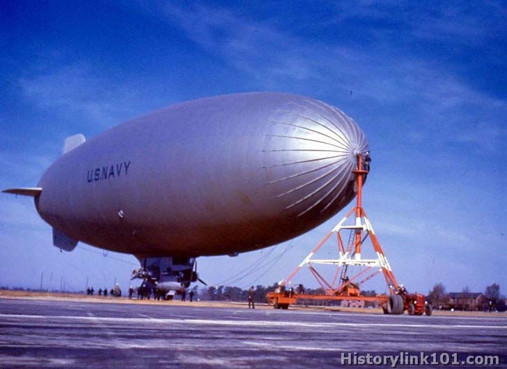 blimp-at-mooring-mast-with-ladders-2-(1)