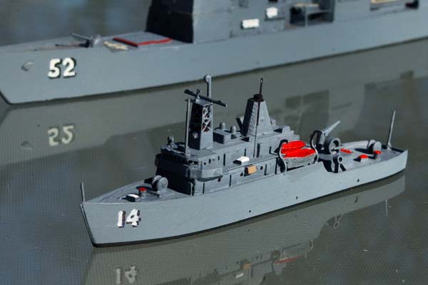 MCM-14-USS-Chief-001