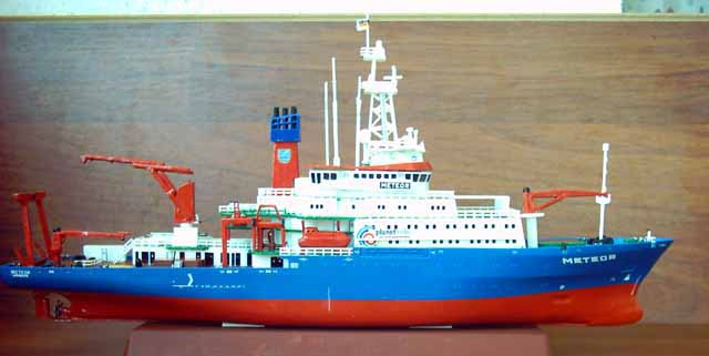 Amazon.com: Revell 05218 German Research Vessel Meteor 1:300