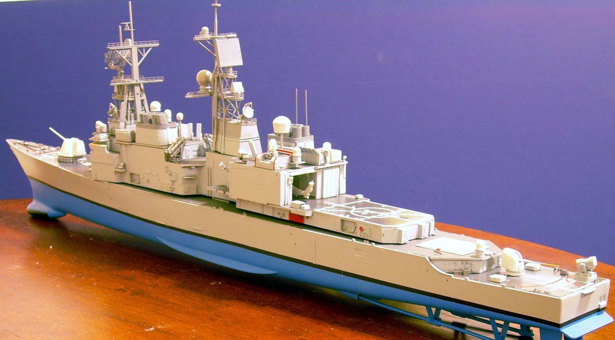 METAL Comme neuf cardée de Triang Minic USS SPRUANCE Guided Missile Destroyer METAL Comme neuf cardée de Triang Minic USS SPRUANCE Guided Missile Destroyer